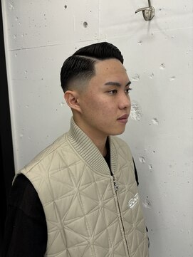 ウェルネス(Wellness) サイドパート　スキンフェード