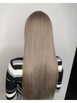 ヨロ 上野(YOLO)&nbsp;ハイライトカラーミルクティーベージュレイヤーカット