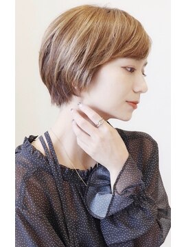 アイ(I.) 【 Ｉ. 】30代からの襟足すっきり前下がりショートボブ　川口