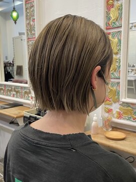 ボタンヘアー 日吉(BoTaN HAIR) ショートボブ/切りっぱなしボブ/ベージュ系カラー/透明感カラー