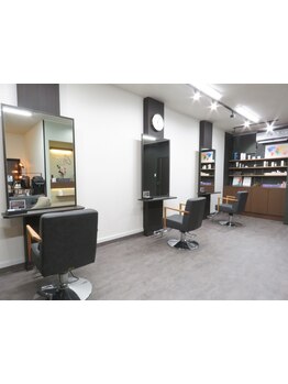 スタイリスト1名の完全マンツーマンサロン◆髪のお悩みなどが相談しやすい環境◎