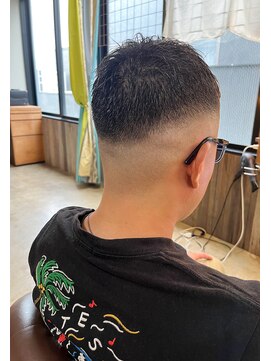 ビハインドザカーテン(BEHIND THE CURTAIN) フェードカット