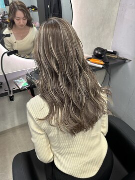 ユニー(uniii) ショート/ボブ/ミディアム/ロング/髪質改善/縮毛矯正/新宿