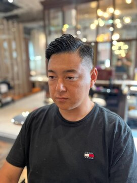 リバレッジ 広尾(Leverage) 大人七三スキンフェード:Taishin Omura