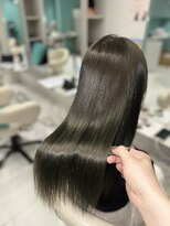 リーホリエ(Lee Horie)&nbsp;【Gyo】髪質改善×オリーブグレー