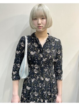 イギー(igggy) ショートボブ☆ホワイトシルバー