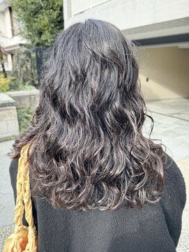 ナループロアオハナ(Nalu pu loa ohana) ロングパーマ/パーマ/くるくるパーマ/ウェーブパーマ/表参道