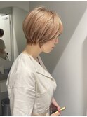 1回ブリーチミルクティカラーにショートヘア