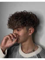 イーラ アメ村店(era)&nbsp;スペインカール　ツイストスパイラル眉カットメンズパーマ