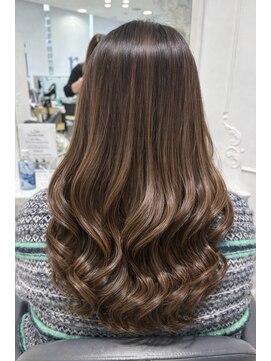 エアー 青山(AIR) レイヤーカット／グラデーションからー