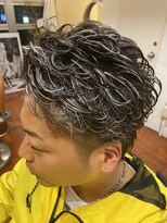カミュー 高岳(CAMUE) ホワイトハイライト×無造作パーマショート