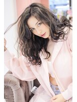 アマンドール(Aman D'or)&nbsp;【AMAD'OR山元】外国人風３Dハイライト×かき上げウェーブ