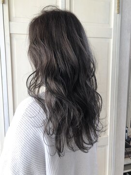 レイア(Leia) アッシュグレー