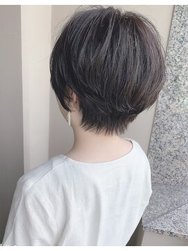 ネウィサリュー 立川(newi saLyu) 大人可愛い20代30代40代小顔ワンサイドショートボブ丸み前下がり