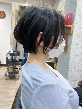 アヴァロン(AVALON) 美シルエット大人ショート・くびれと立体感・前髪なし【BISA】