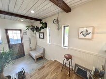 白をベースに爽やかな店内です♪