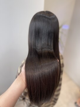 エミュスト(Emuest) 潤い艶々髪質改善