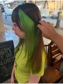 《momoka》インナーカラーグリーン横浜ブリーチ原色カラー