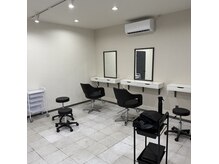 クレオ メン(CREO Men)の雰囲気（モノトーンで統一した店内で、落ち着いた雰囲気です〇）