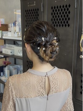 アチーブリス(achieve Liss) お呼ばれシニヨンスタイル