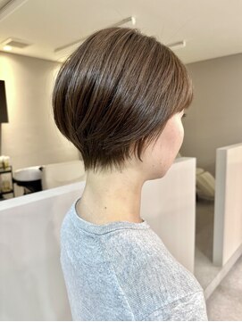 ヘア アンド メイク アートレス(Hair and Make Art less) 大人にフィットするシンプルショート