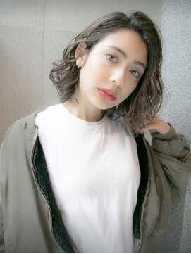 ルティア(Lutia) 大人かわいい耳掛けゆるふわミディ