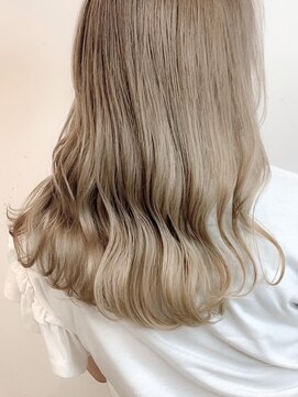 アイリー 名古屋(A/LEE) ケアーブリーチ×ホワイトベージュ♪