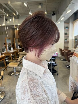 モモ(MOMO) 会社に怒られないかも！？ちらっとピンク