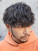 原宿センターパートウルフカットシャドウパーマゆるめ黒髪 20代