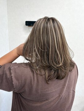 リングバイモアムー(Ring by Moremuu) レイヤーハイライト　　Issy