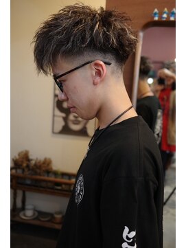 エディ(Edy) スパイキーショート刈り上げスキンフェード外国人風ローライト