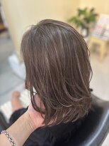 トゥルー(true)&nbsp;白髪をハイライトに見せ白髪とは思わせない。いつまでもお洒落に