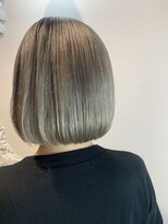 リアン(Lien)&nbsp;Lien☆ホワイトグレー×耳かけボブ×トリプルカラー