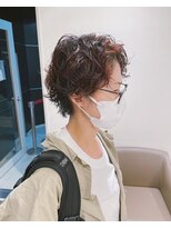 ピンクベージュハイライトにショートパーマ