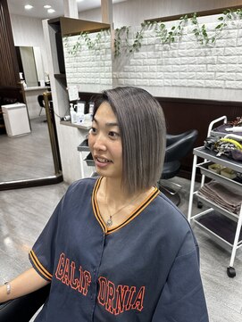 ビビッド ルーア(vivid R) 切りっぱなしシルバーボブ