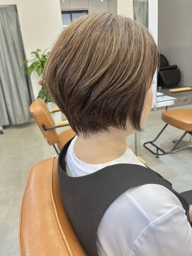 セム(sem) 脱白髪染めショートボブ×白髪ぼかしハイライト×髪質改善カラー