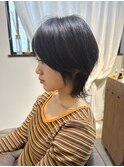 マッシュくびレイヤーショート　ネイビーグレー髪質改善　耳掛け