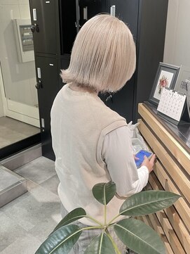 アイリー 名古屋(A/LEE) ホワイトベージュ!