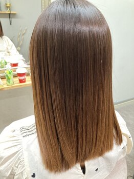 キャンビー(canbe.)の写真/少ないダメージで“自然なストレート”、柔らかな艶髪に。まっすぐ過ぎないナチュラルな仕上がりに感動…＊