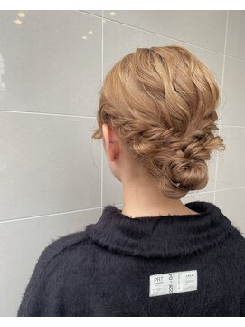 レジュアル(RESSUAL) 夏でも崩れにくい　王道　シニョンヘアセット