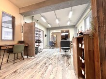 木を基調にした落ち着いた店内♪閑静な住宅街で静かです【那覇】