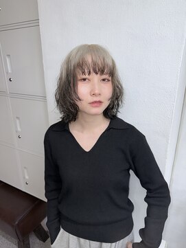 ヘアー アレス(hair ales) ルーツカラー　ホワイトカラー　シルバーカラー　似合わせカット