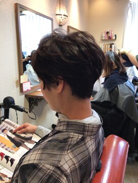 モカ ヘアーデザイン(moca HAIR DESIGN) クセを生かしたカラーはラベンダーアッシュのショート