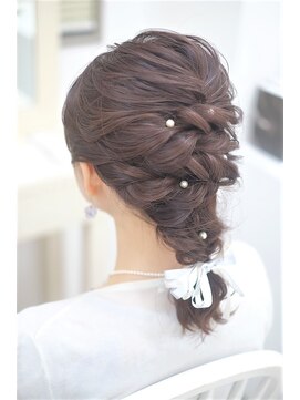 リサ 恵比寿(risa.) ミディアムヘアの編み下ろし