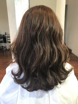 マリブ ヘアリゾート 伊勢崎本店(malibu hair resort) ミディアムウェーブ