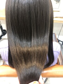 ネイヴィル(navile) 地毛風ストレート×グレージュカラー