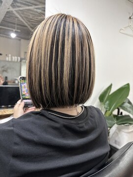 エモヘアー(emo hair) アンブレラカラー、切りっぱなしボブ