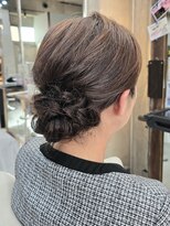 ラストーリア(La storia)&nbsp;お呼ばれヘアスタイル♪ ふわっとキレイめシニヨン