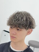 《ホワイトメッシュ×波巻きツイストスパイラルパーマ》メッシュとパーマの相性抜群◎〔長岡メンズパーマ〕