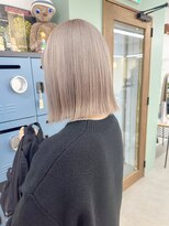 ヒビヲ(HIBIO) 切りっぱなしボブタッセルボブダブルカラーブリーチカラーボブ